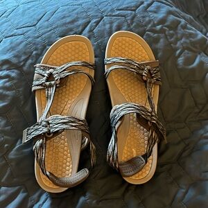 Bare traps sandals